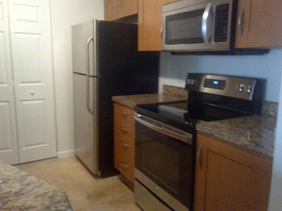For Rent: $2,800 (3 beds, 2 baths, 1296 Square Feet)