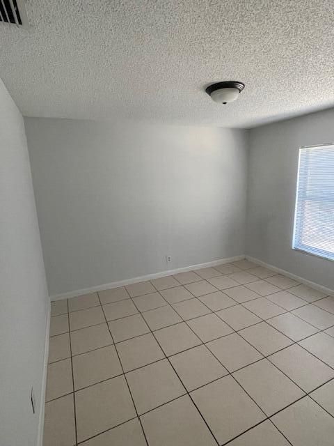 For Rent: $2,000 (2 beds, 2 baths, 864 Square Feet)