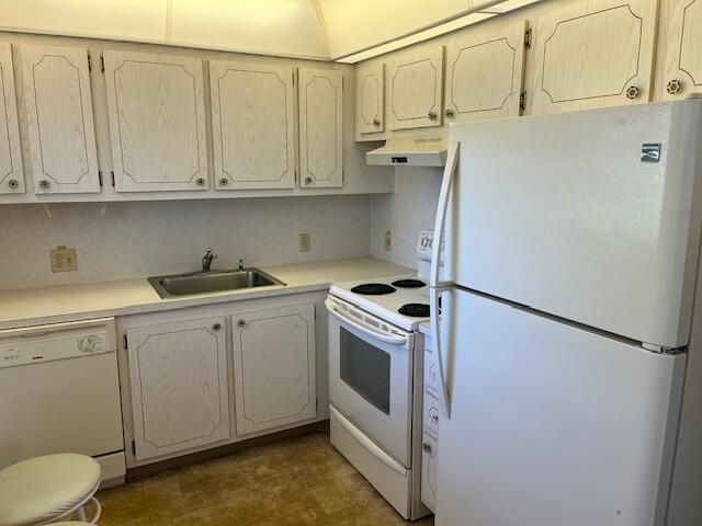 For Sale: $159,500 (2 beds, 1 baths, 835 Square Feet)