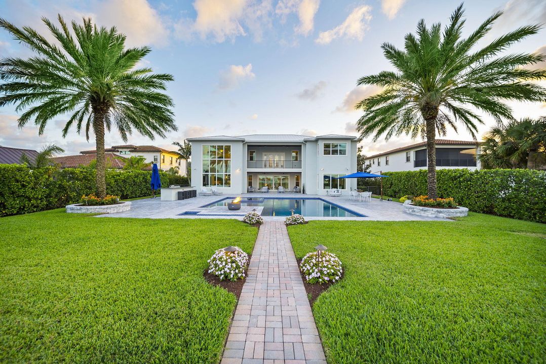 For Sale: $4,499,000 (5 beds, 6 baths, 5958 Square Feet)