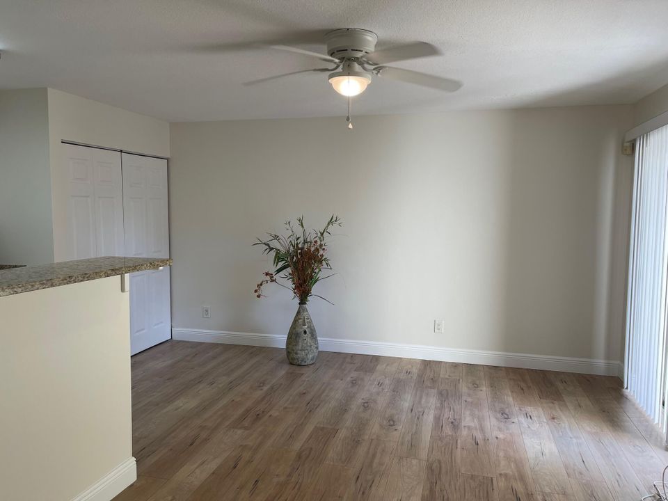 For Sale: $190,000 (1 beds, 1 baths, 627 Square Feet)