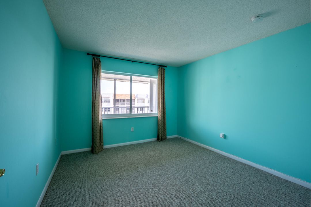 Active With Contract: $1,700 (2 beds, 2 baths, 1010 Square Feet)