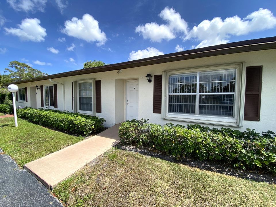 For Sale: $244,999 (2 beds, 2 baths, 1376 Square Feet)