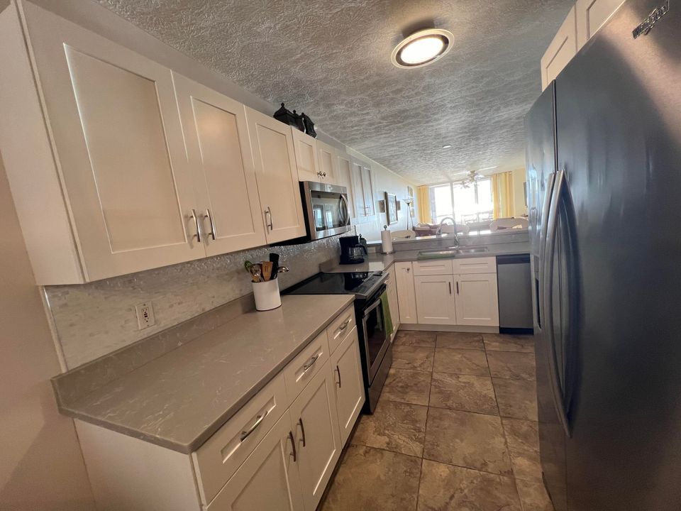 For Rent: $2,800 (2 beds, 2 baths, 1230 Square Feet)
