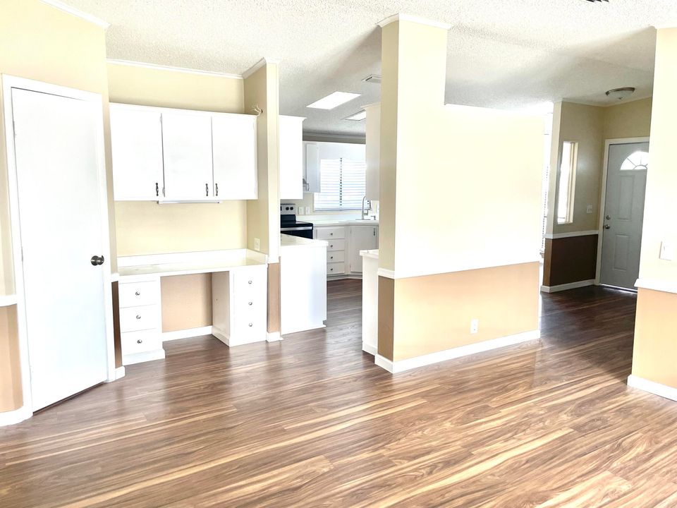 For Sale: $125,000 (2 beds, 2 baths, 1512 Square Feet)