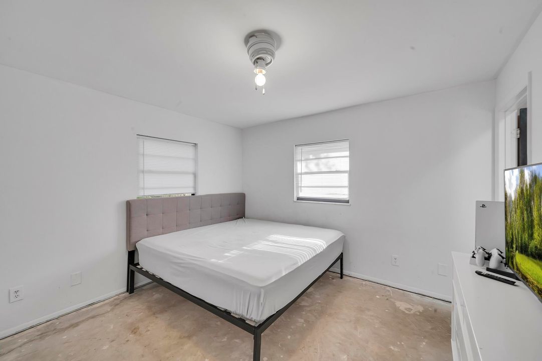 For Sale: $299,900 (3 beds, 2 baths, 1120 Square Feet)