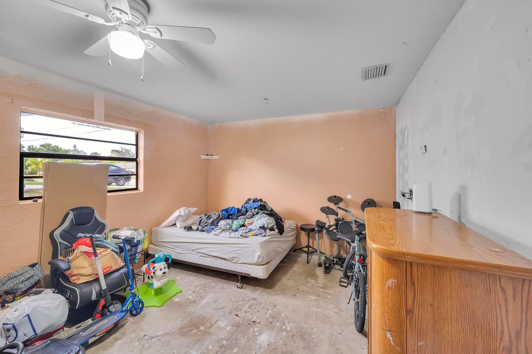 For Sale: $299,900 (3 beds, 2 baths, 1120 Square Feet)
