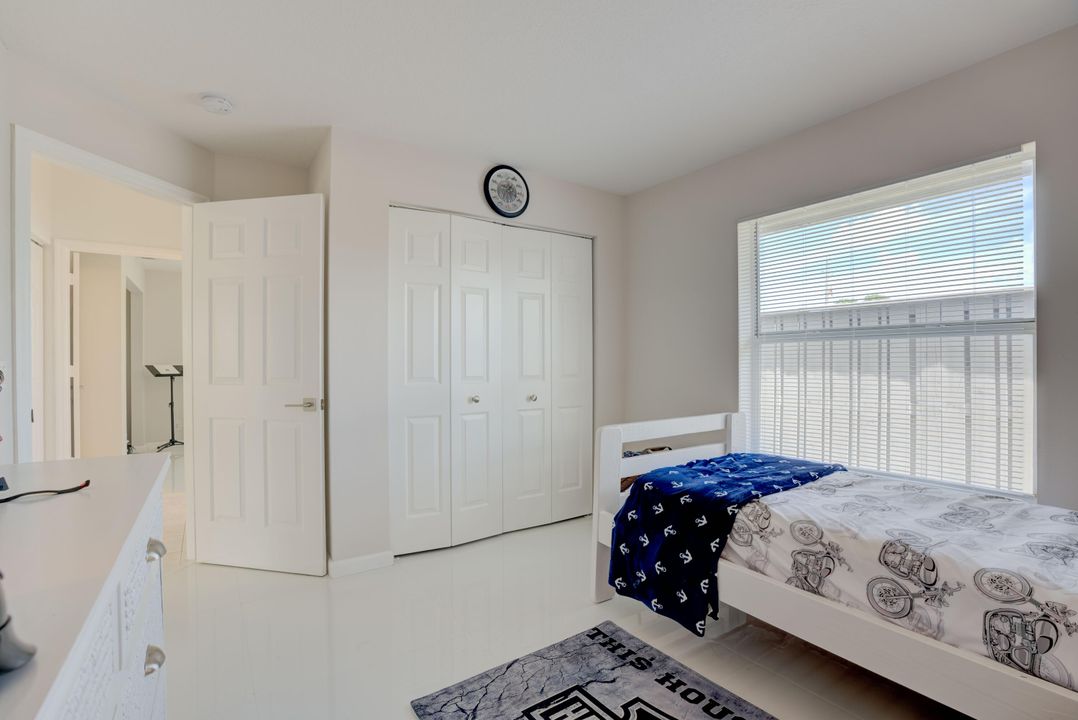 Active With Contract: $380,000 (3 beds, 2 baths, 1199 Square Feet)