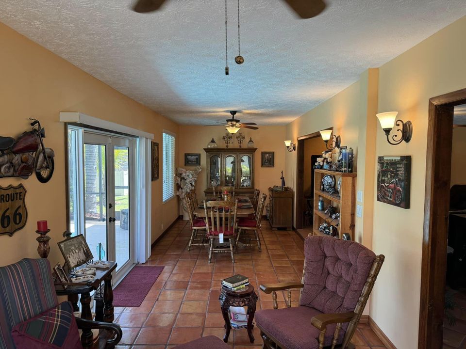 For Sale: $545,000 (4 beds, 2 baths, 2600 Square Feet)