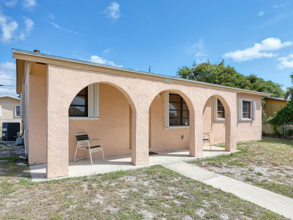 Active With Contract: $345,000 (3 beds, 1 baths, 1056 Square Feet)