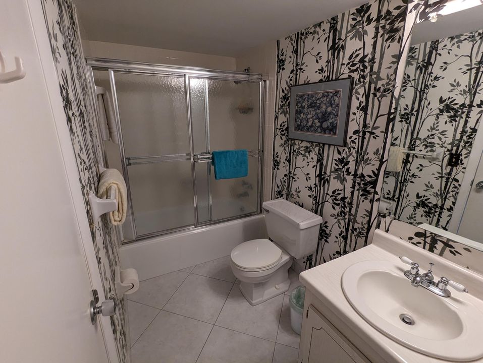 For Sale: $550,000 (2 beds, 2 baths, 1277 Square Feet)