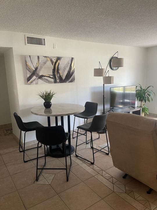 For Sale: $187,000 (2 beds, 1 baths, 850 Square Feet)
