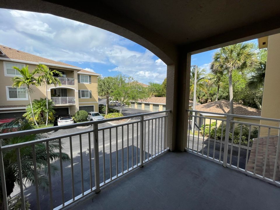 For Sale: $329,900 (3 beds, 2 baths, 1381 Square Feet)