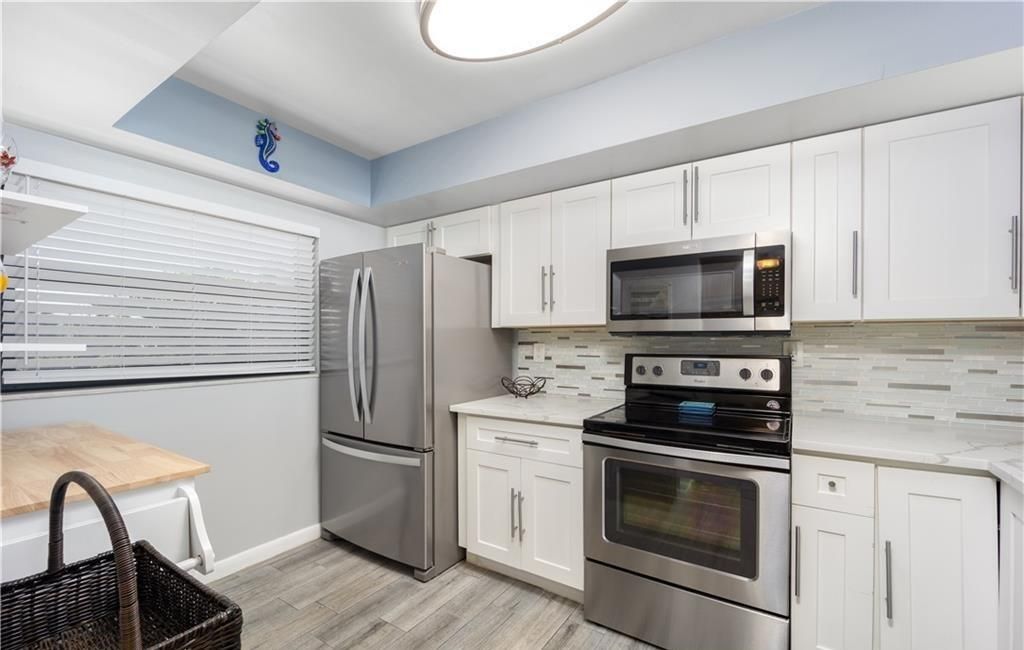 For Sale: $439,000 (2 beds, 2 baths, 1021 Square Feet)