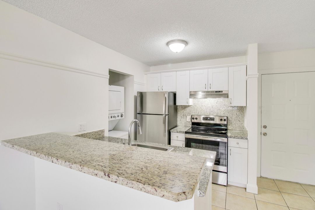 Active With Contract: $159,000 (1 beds, 1 baths, 470 Square Feet)
