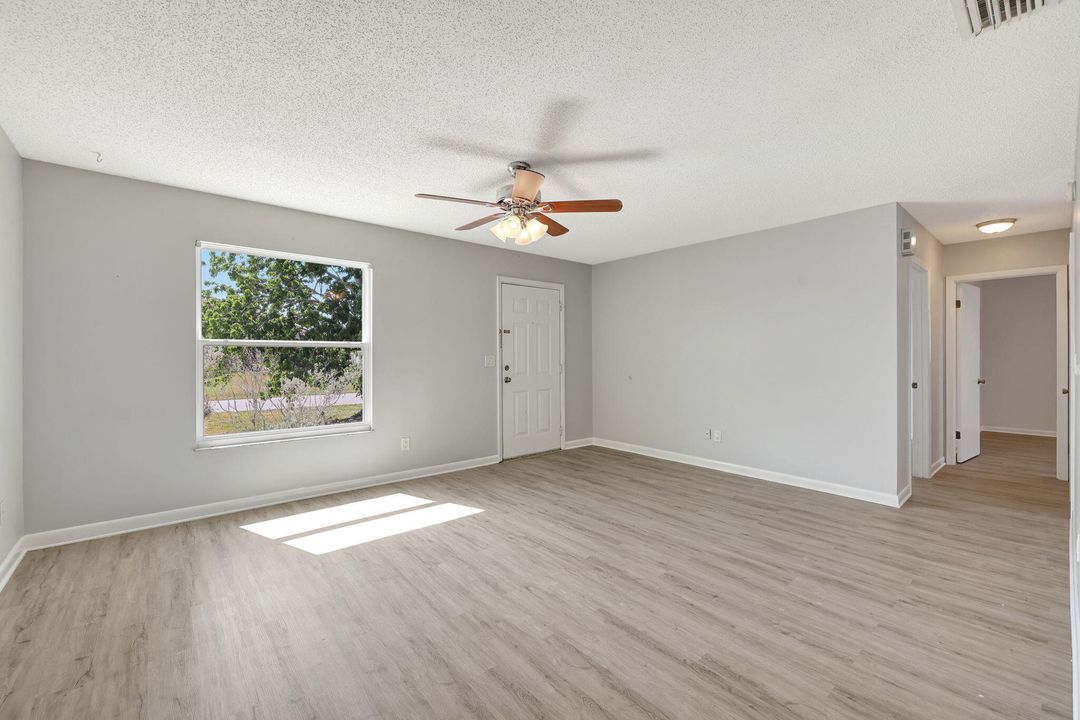 Active With Contract: $319,900 (2 beds, 2 baths, 1042 Square Feet)
