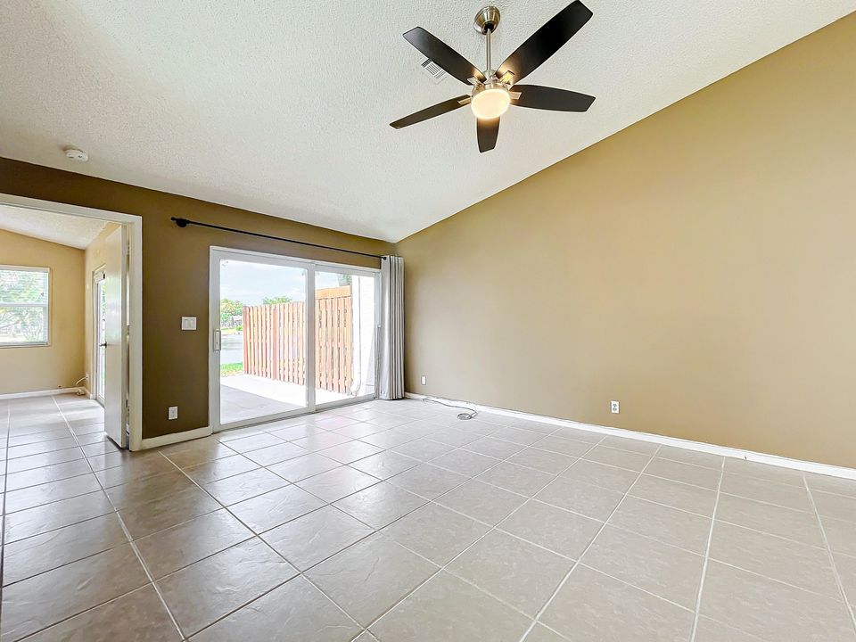 Active With Contract: $399,900 (3 beds, 2 baths, 1324 Square Feet)