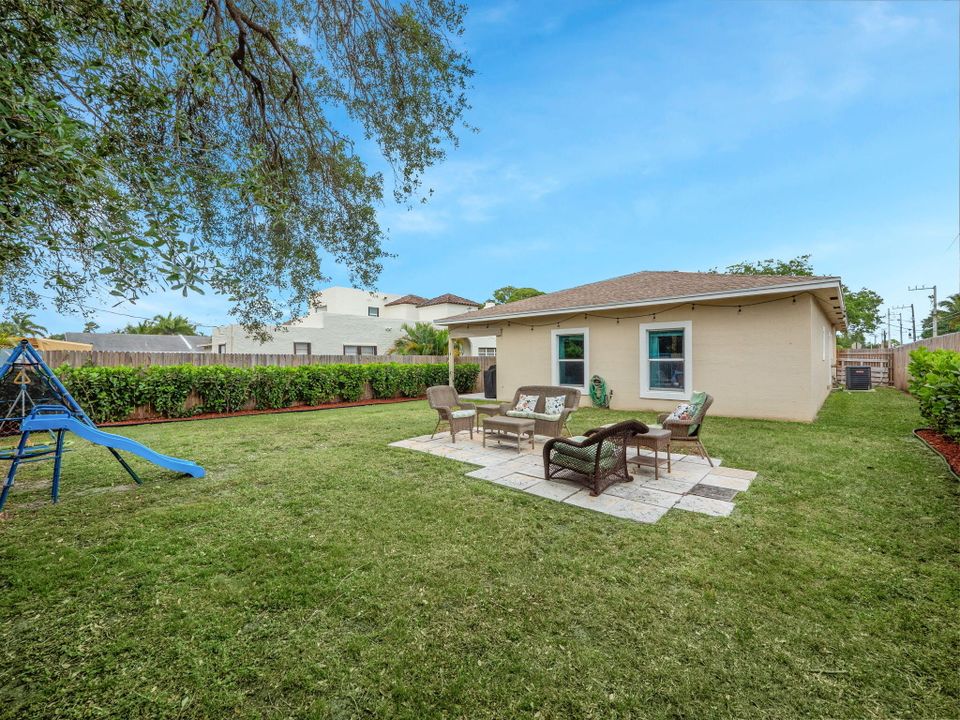 For Sale: $690,000 (4 beds, 2 baths, 1485 Square Feet)