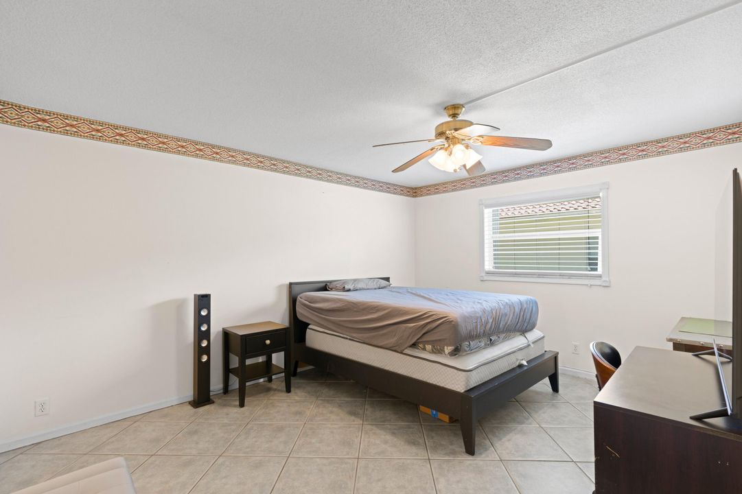 For Sale: $238,500 (2 beds, 2 baths, 1000 Square Feet)