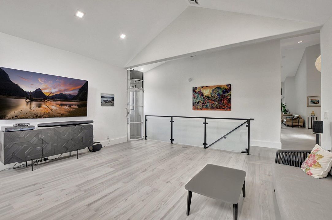 Active With Contract: $950,000 (3 beds, 2 baths, 2000 Square Feet)