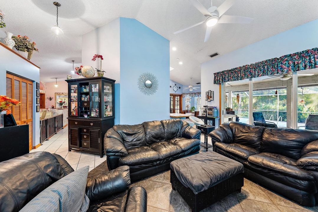 For Sale: $890,000 (4 beds, 3 baths, 2580 Square Feet)