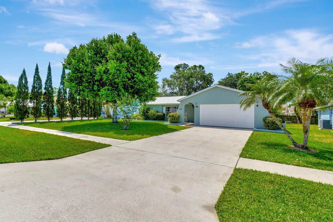 For Sale: $699,900 (4 beds, 2 baths, 1538 Square Feet)