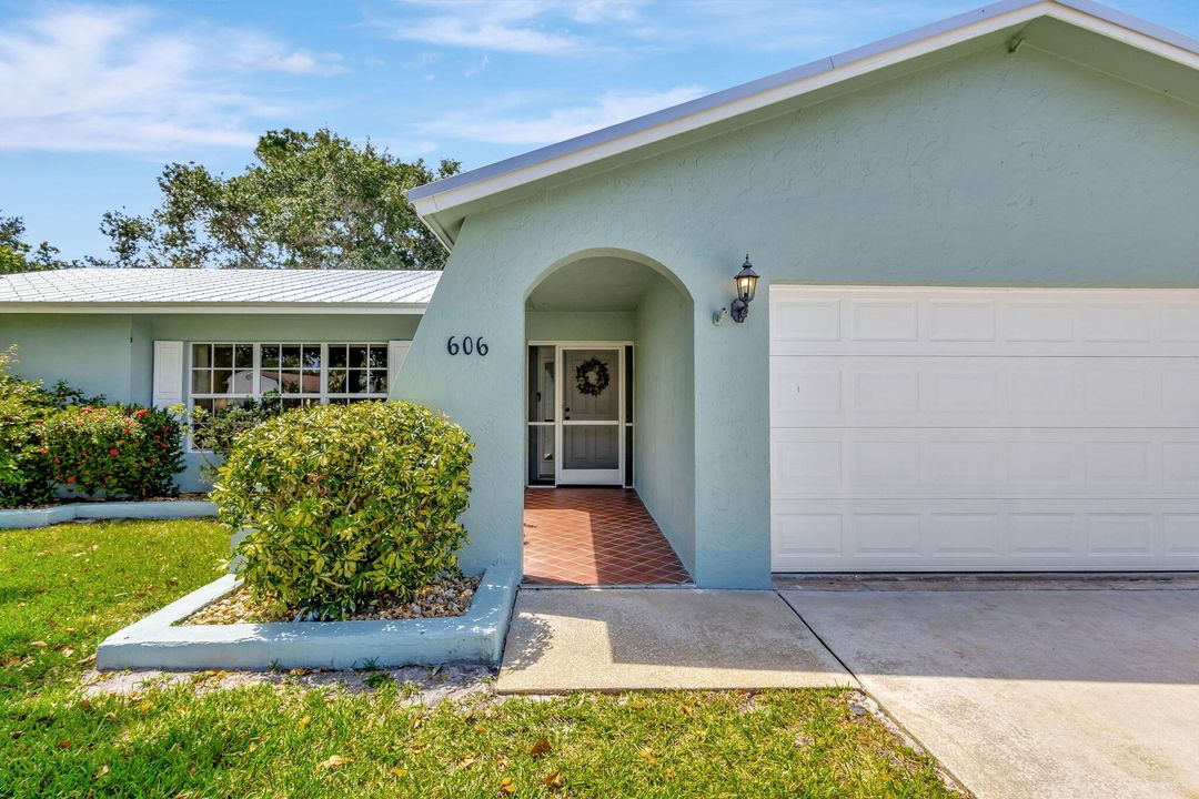 For Sale: $699,900 (4 beds, 2 baths, 1538 Square Feet)