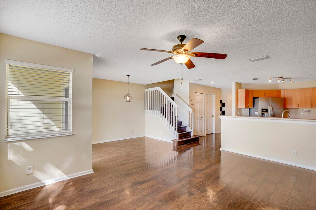 Active With Contract: $2,300 (2 beds, 2 baths, 1339 Square Feet)