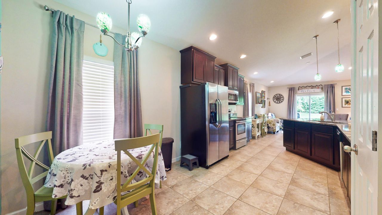 For Sale: $425,000 (4 beds, 2 baths, 1935 Square Feet)