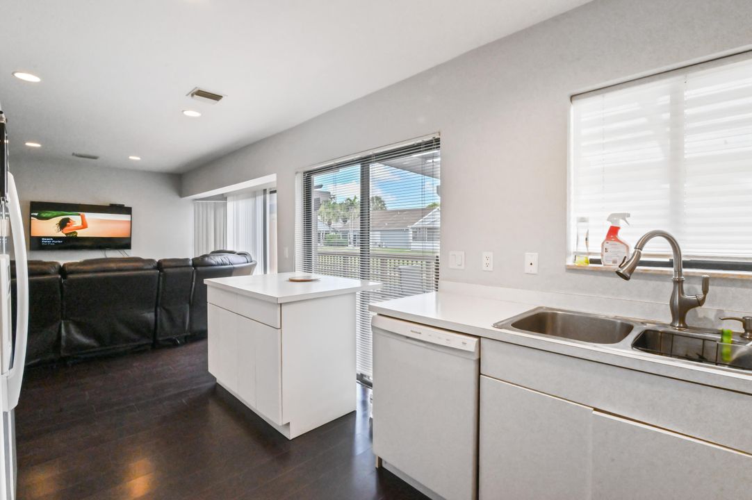For Sale: $425,000 (3 beds, 2 baths, 1371 Square Feet)