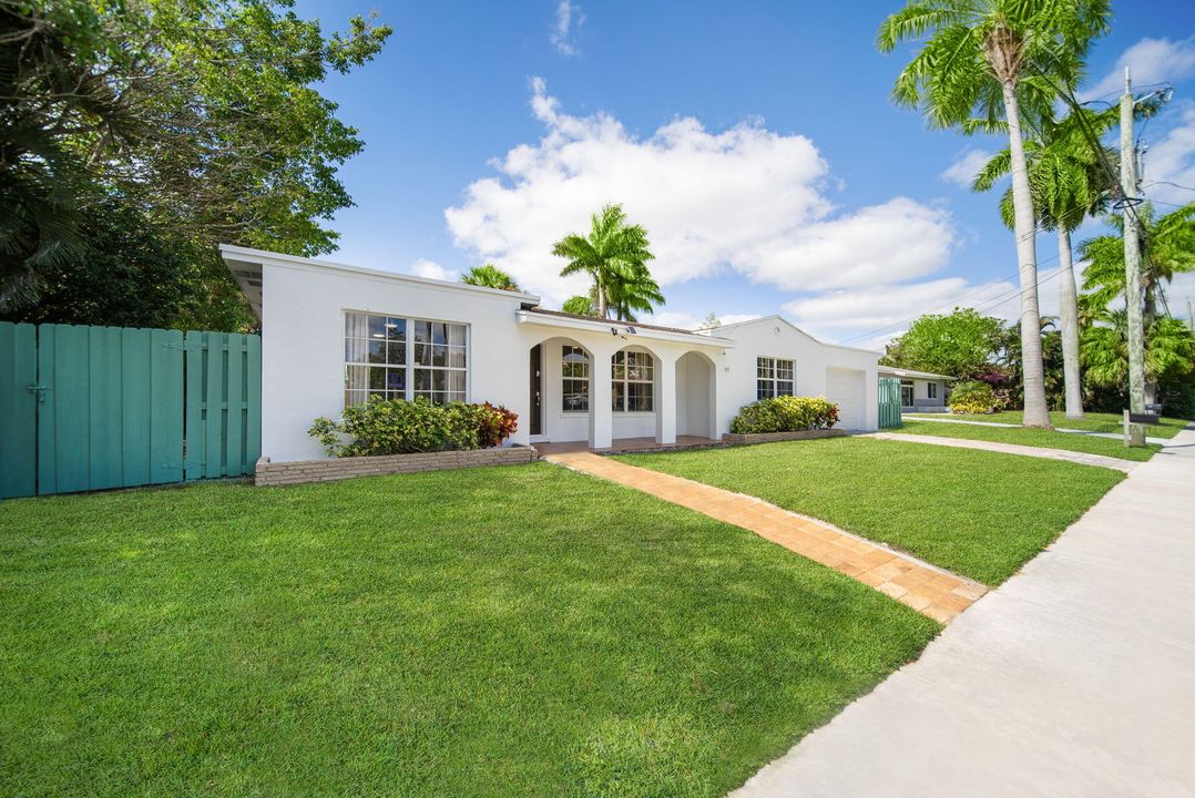 For Sale: $745,000 (4 beds, 2 baths, 1532 Square Feet)