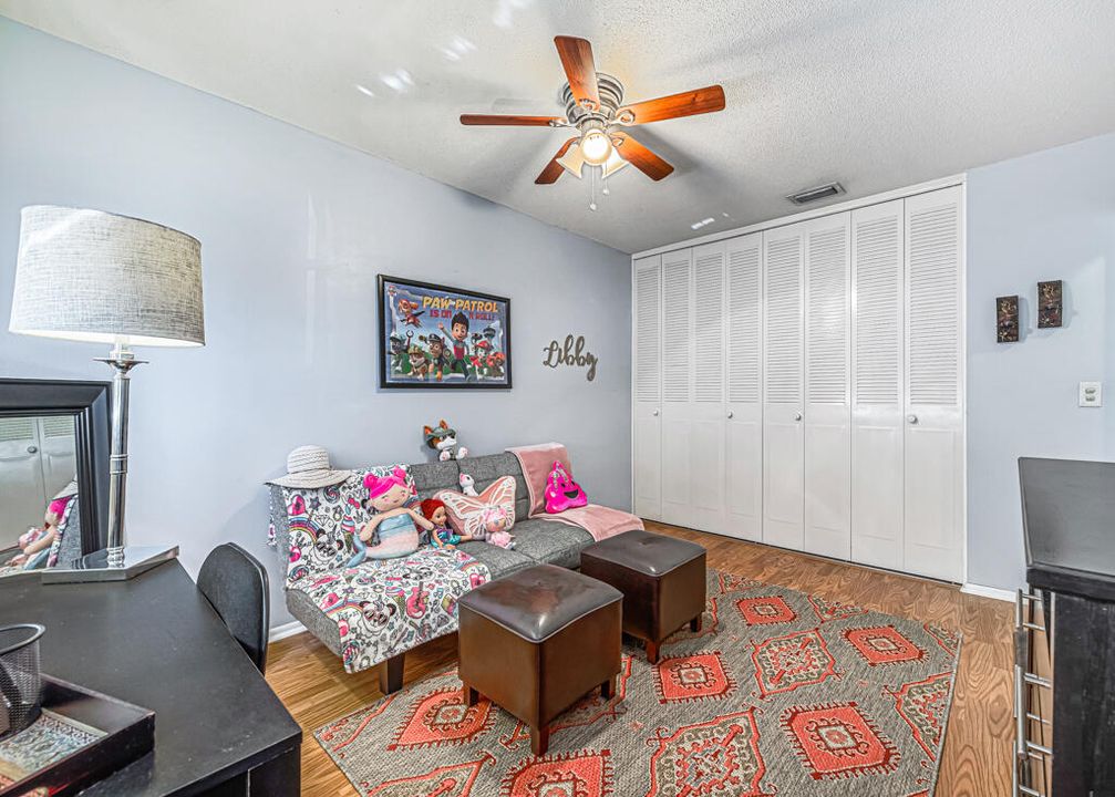 Active With Contract: $149,900 (2 beds, 1 baths, 815 Square Feet)