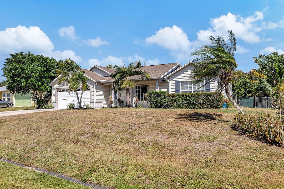 For Sale: $459,900 (3 beds, 2 baths, 1713 Square Feet)