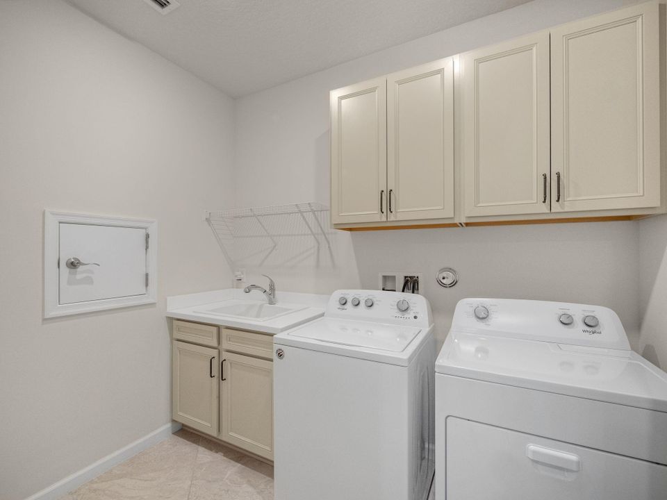 For Sale: $489,000 (2 beds, 2 baths, 1801 Square Feet)