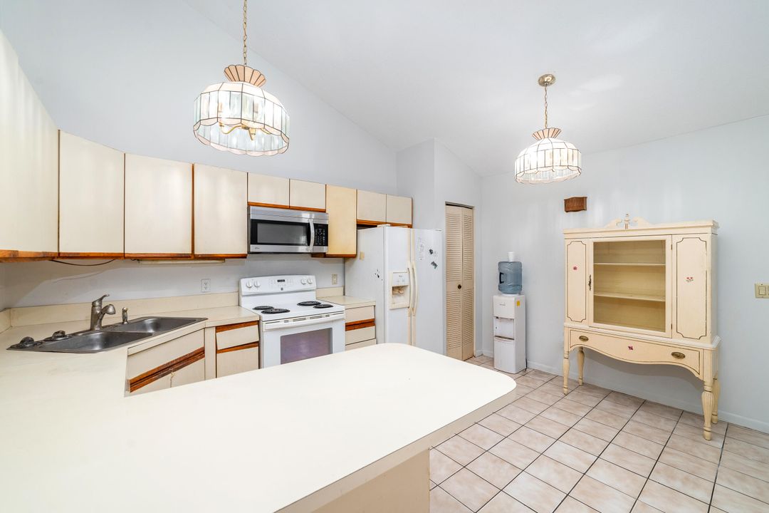 Active With Contract: $350,000 (3 beds, 2 baths, 1276 Square Feet)
