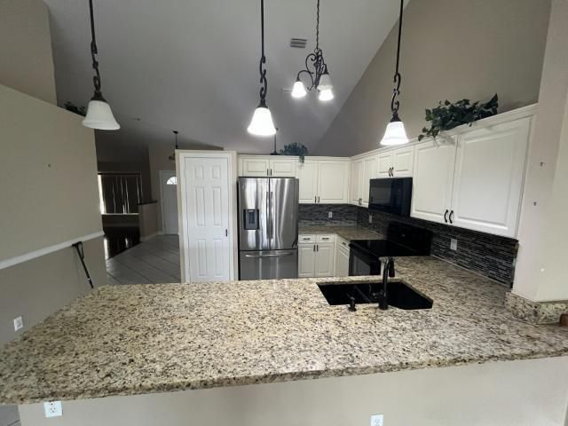 For Sale: $269,900 (2 beds, 2 baths, 1710 Square Feet)