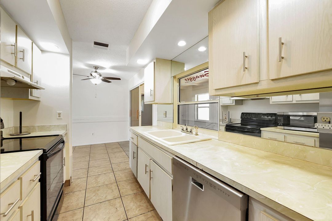 For Sale: $350,000 (2 beds, 2 baths, 1191 Square Feet)