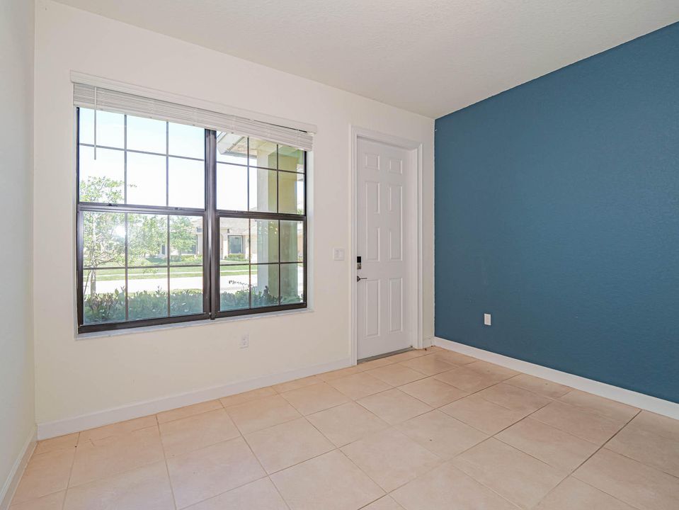Active With Contract: $2,050 (3 beds, 2 baths, 1685 Square Feet)