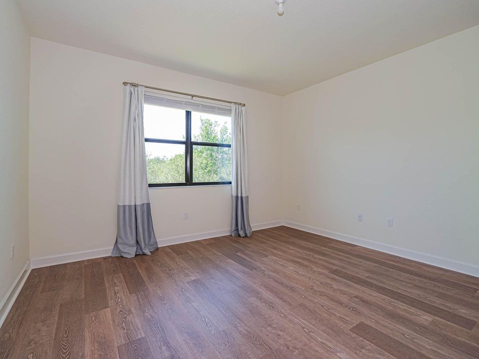 Active With Contract: $2,050 (3 beds, 2 baths, 1685 Square Feet)
