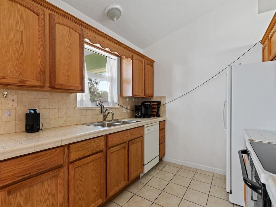 Active With Contract: $329,000 (3 beds, 2 baths, 1444 Square Feet)