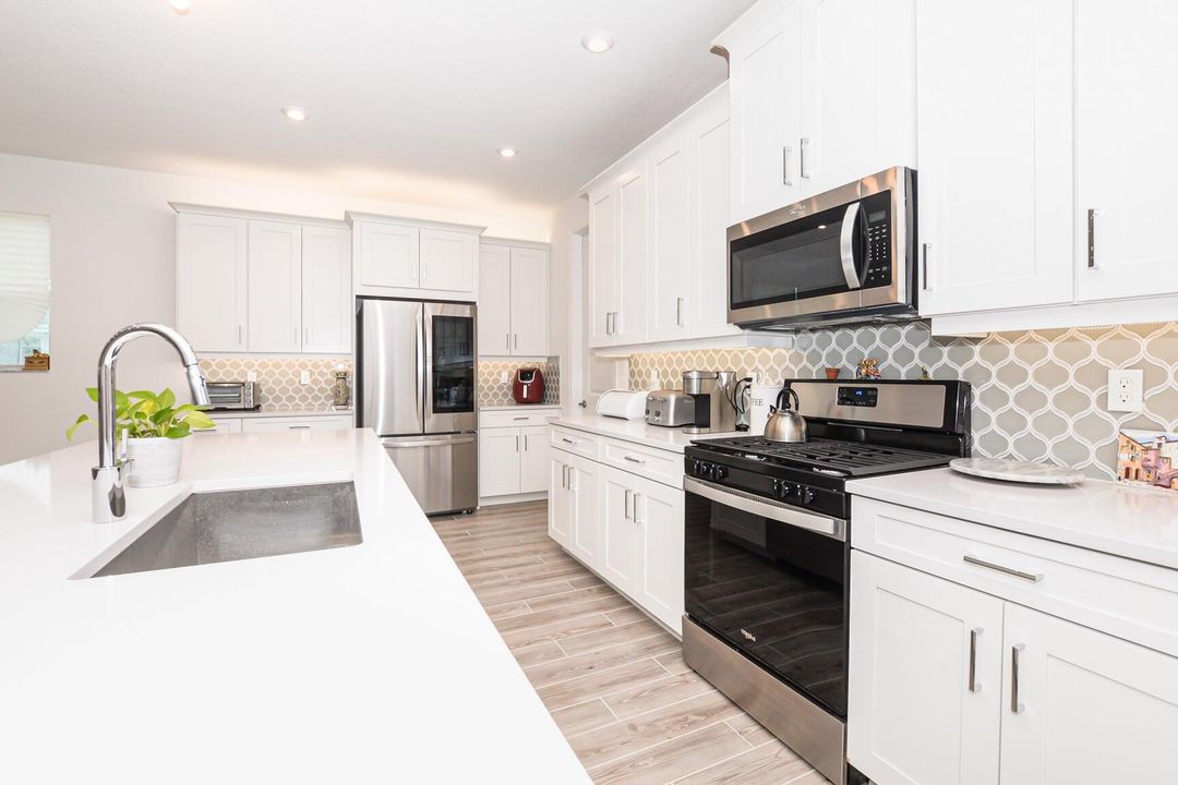 For Sale: $500,000 (3 beds, 2 baths, 2354 Square Feet)