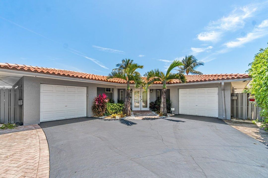 Active With Contract: $2,375,000 (3 beds, 2 baths, 1685 Square Feet)