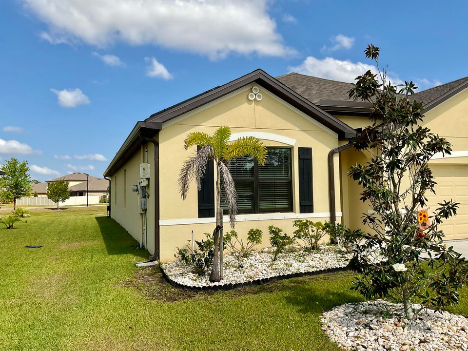 Active With Contract: $2,600 (4 beds, 2 baths, 1916 Square Feet)