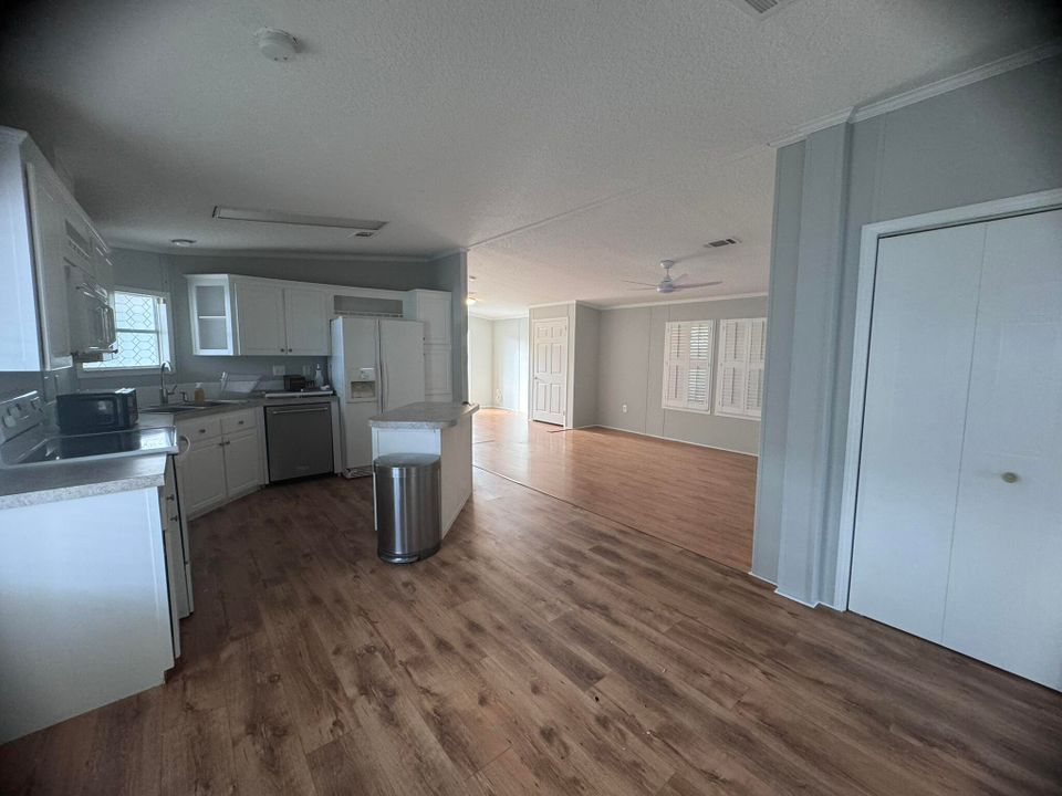 For Sale: $209,000 (2 beds, 1 baths, 1217 Square Feet)