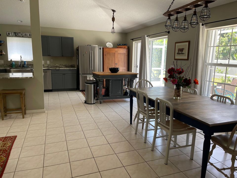 Active With Contract: $2,100 (3 beds, 2 baths, 1536 Square Feet)