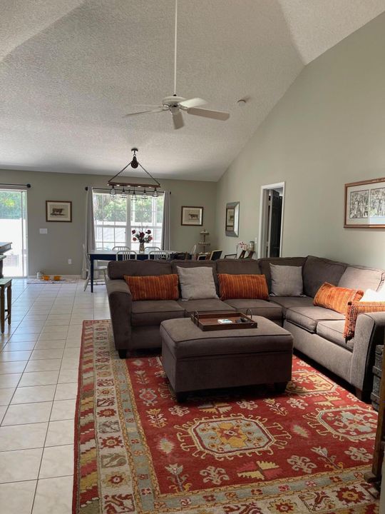 Active With Contract: $2,100 (3 beds, 2 baths, 1536 Square Feet)