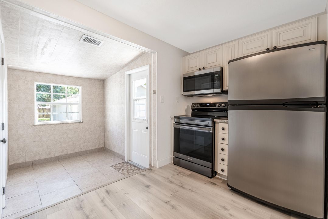 Active With Contract: $2,800 (3 beds, 2 baths, 840 Square Feet)
