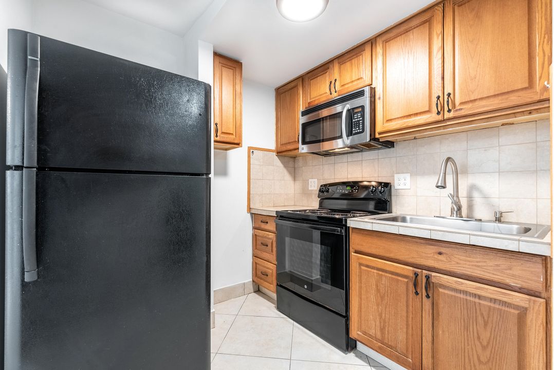 Active With Contract: $2,800 (3 beds, 2 baths, 840 Square Feet)