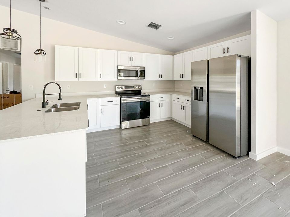 For Sale: $414,990 (3 beds, 2 baths, 1524 Square Feet)