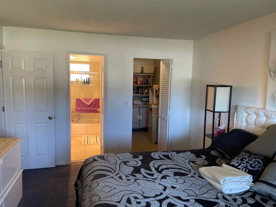 For Sale: $99,900 (2 beds, 1 baths, 901 Square Feet)